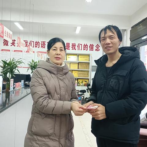 “迎新春  送温暖”——二曲街道凤泉社区开展春节前慰问困﻿难退役军人活动