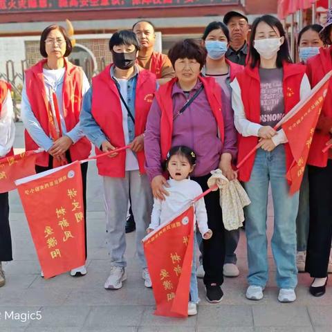 站好“护学岗”，撑起“安全伞”。 记录濮阳县第四实验小学四（16）班爱心护岗的一周。