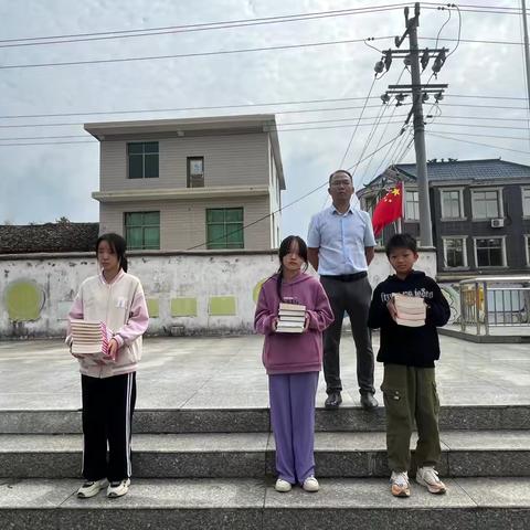 高洲中学“同读一本书”交接仪式