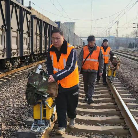 以匠心守护铁路安全