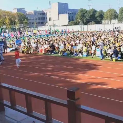 秋季运动会，让青春绽放光彩