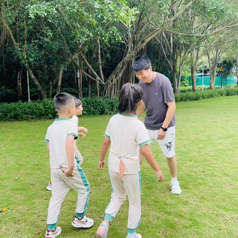 大一班户外亲子活动《一起趣玩“叶”》