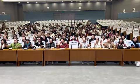 春燕衔枝助园丁 琴韵浸润育桃李 秀山县中小学音乐教师教学能力提升器乐培训（口琴）