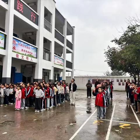 北岭镇刘集小学升国旗仪式：庄重时刻中的成长教育