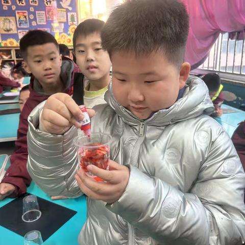 三年级校本课程《科技馆里的科学课》