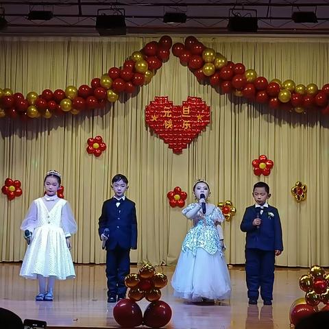 “龙舞童心，快乐成长”——奋飞幼儿园元旦晚会圆满结束