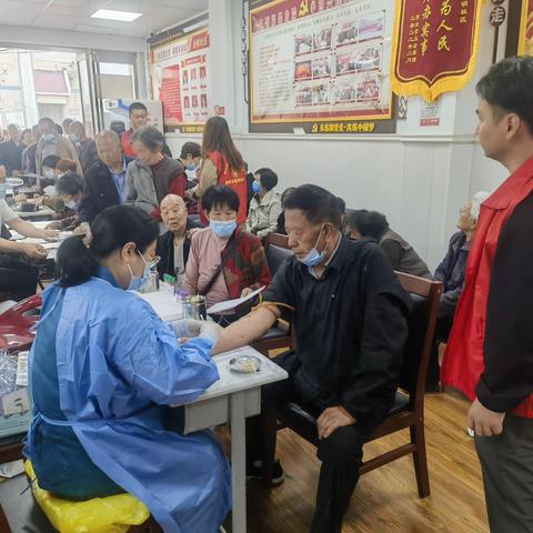 韩城街道光明社区“我为群众办实事”——“关爱老人，守护健康”为辖区老年人进行免费体检活动