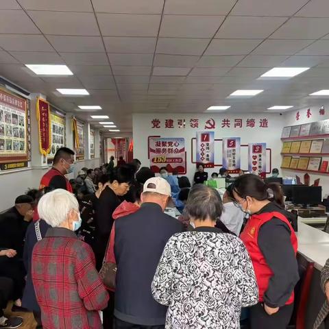 韩城街道光明社区开展“关爱老人 健康同行”免费体检活动