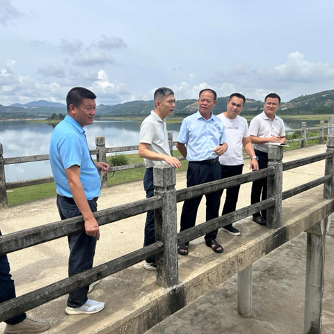 县委常委、副县长何方长深入万冲供水厂、陈考水库等水库开展调研