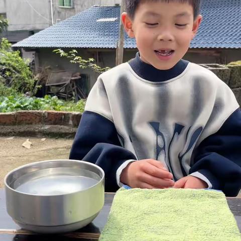 科学小实验《会跳舞的水》