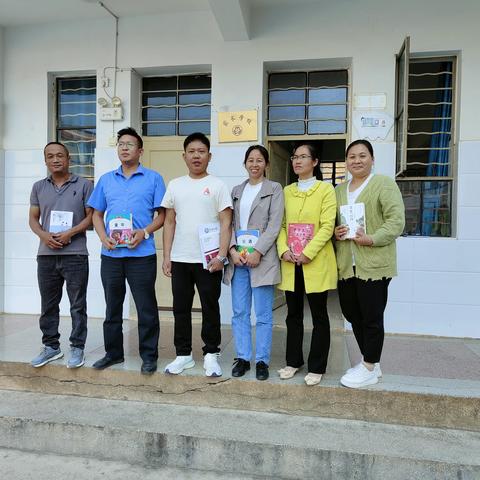 如是春日读书美 ——龙坝镇小学课题组“品书香.享阅读”读书分享活动