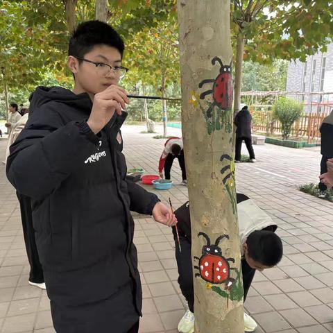 校园树上绘画活动：用色彩点亮青春创意