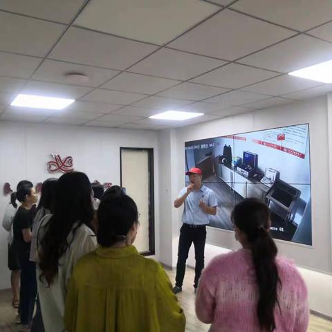 关注饮食健康  打造平安校园--西边小学举办食品安全管理“校园开放日”活动