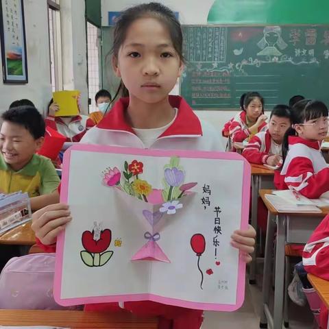 低埒小学“妈妈我爱您” 三八妇女节贺卡制作活动剪影