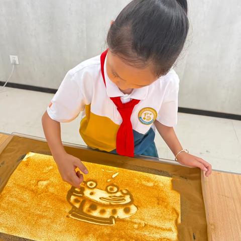 4.24沙画课堂：《春游日》