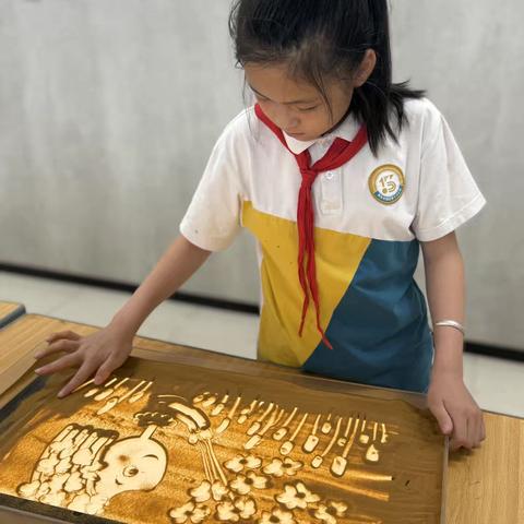 5.15沙画课堂:《花影织梦》