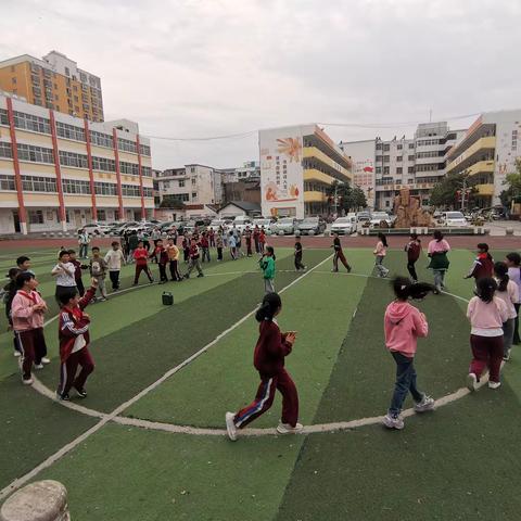 成长护航，拒绝小团体孤立——淮滨县第一小学“预防校园欺凌”的团体辅导