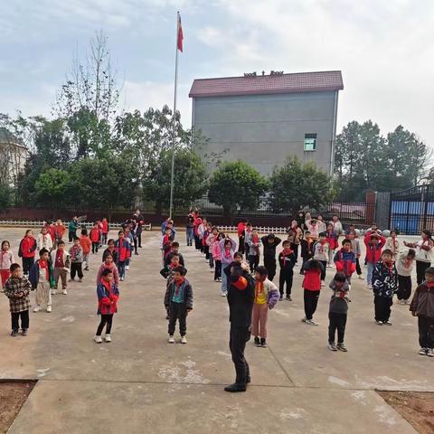 黄家小学防震防踩踏演练