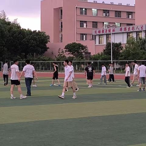 22级电子2班和23级高考7班 足球友谊赛⚽️（上）
