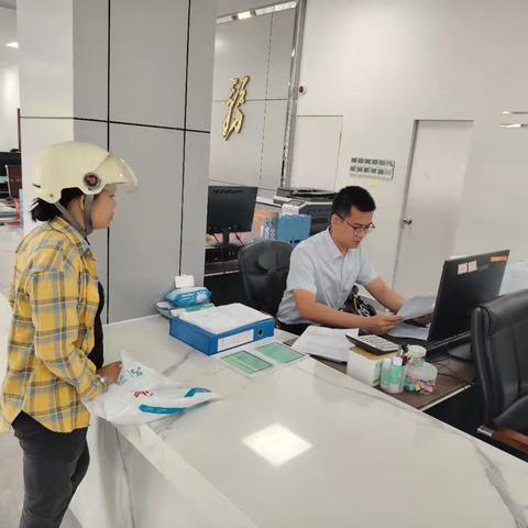 文罗镇人民政府开展“我陪群众走流程、促营商环境提升”活动