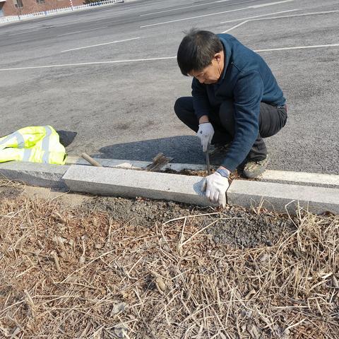 【雁鸣湖服务区】保障道路安全和美观--路缘石维修