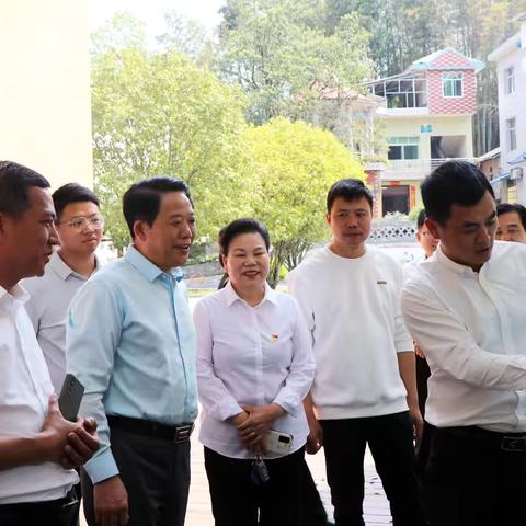 会长袁竹生深入横岗村走访会员企业