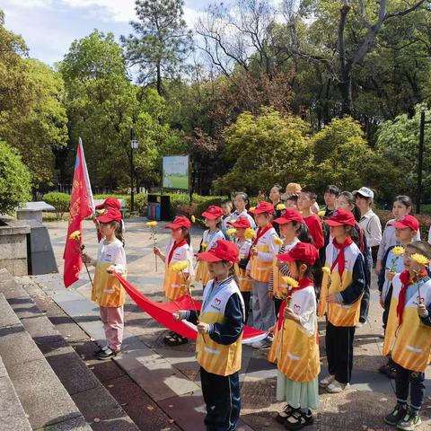 缅怀英烈  珍惜幸福             向塘二小开展“祭英烈”活动