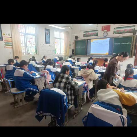 探索与发现：三角形内角和课堂教学亮点分析