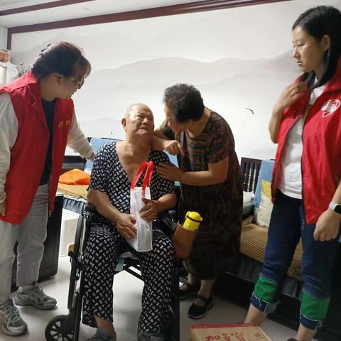 【莲湖土门】夏季送清凉：颜家堡村社区情暖困难老人心