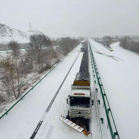 以雪为令 全力以赴 除雪保畅