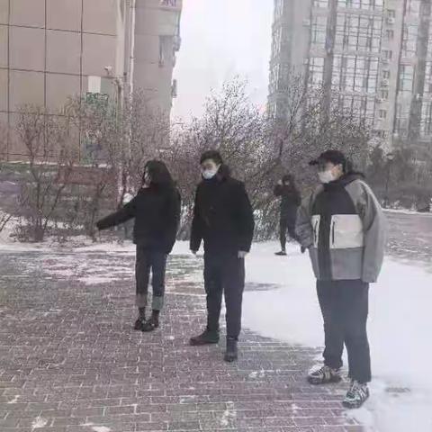 爱建街道凝心聚力战风雪