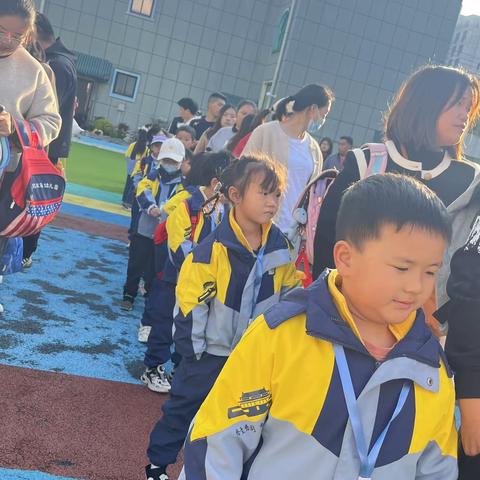 龙游北辰幼儿园大（2）班金华猪猪乐园研学之旅