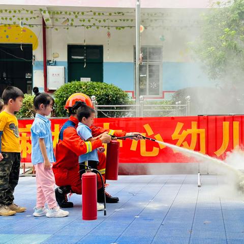 “预防为主，生命至上”——麻榨中心幼儿园消防演练活动