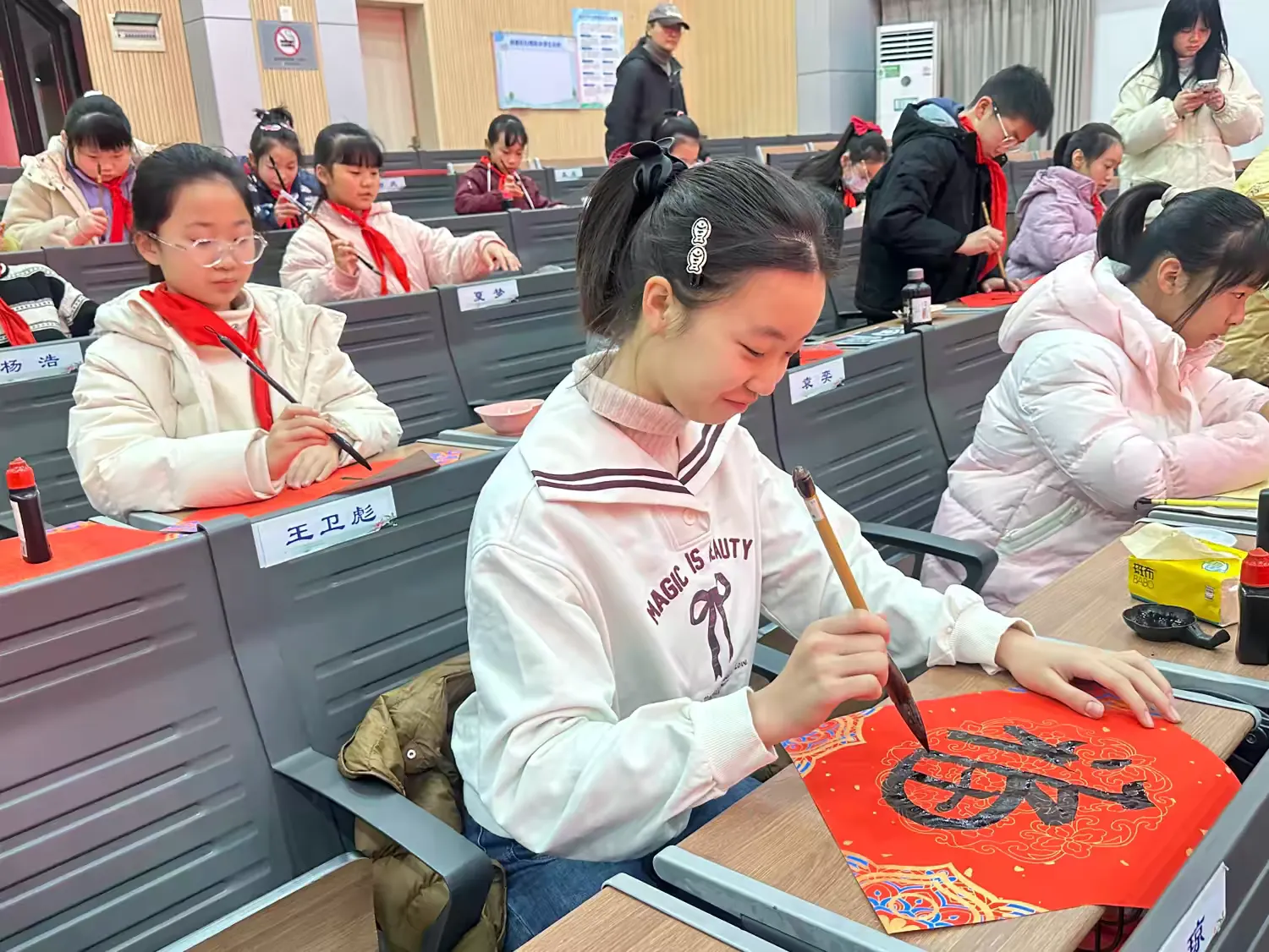 图片[15]-书香润童年，福马迎新春！小志老师受邀到白鹭街小学讲书法-52书法博客