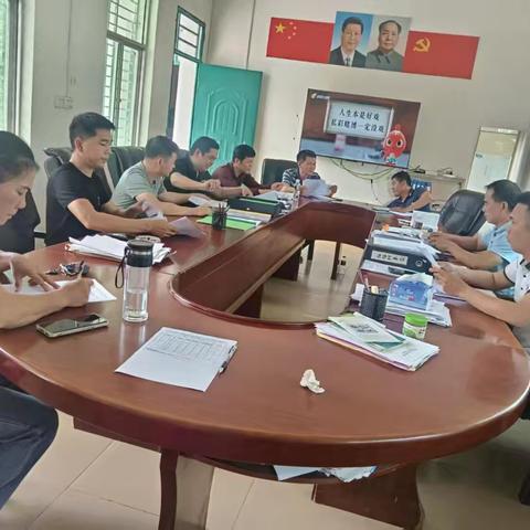 2025年4月18日，村委会干部驻村工作队学习中央党的建设工作领导小组印发的《关于认真学习贯彻习近平总书记重要讲话精神扎实开展深入贯彻中央八项规定精神学习教育的通知》