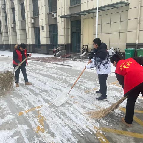 后屯社区：清扫积雪，保证出行