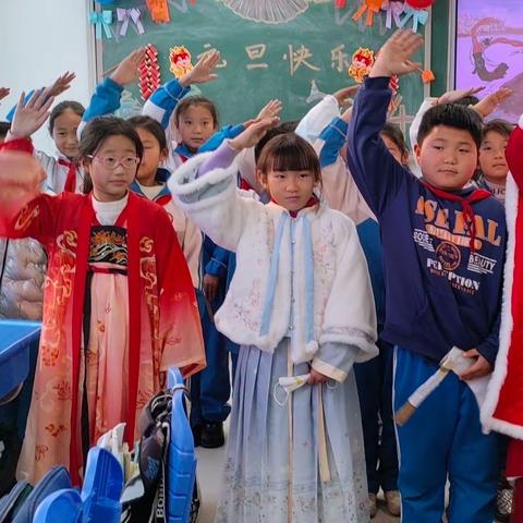 "文学点亮未来，舞台浸润人生。——上下栅子学校首届课本剧展演活动。