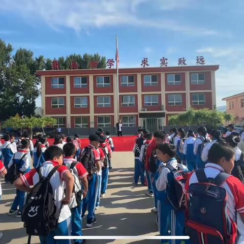 上下栅子学校第三届“挑战极限，远足考察”综合实践活动