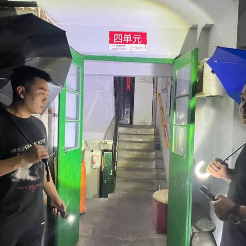 六里桥村开展防汛巡查工作