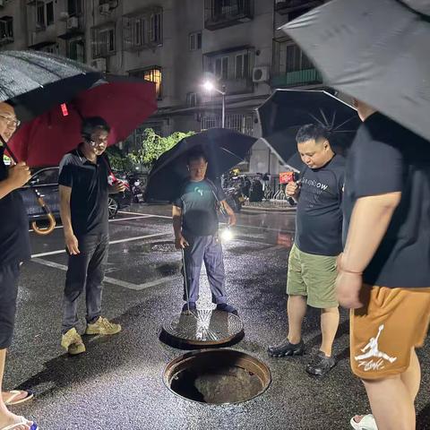 闻汛而动守防线 担当尽责护家园