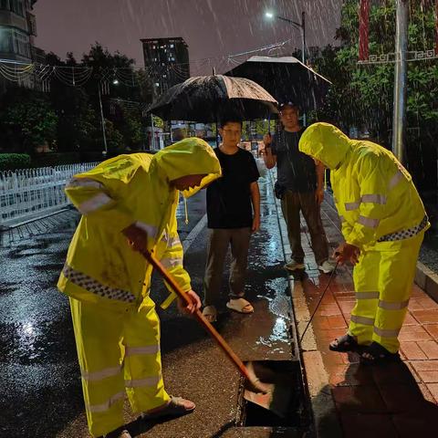 紧绷“防汛弦” 守好“安全线”