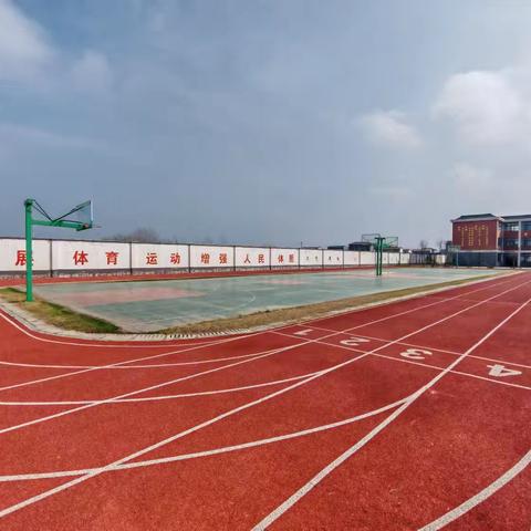 净美校园迎学子，温情以待盼归来——田口乡王贯楼小学教师提前到校打扫卫生喜迎开学