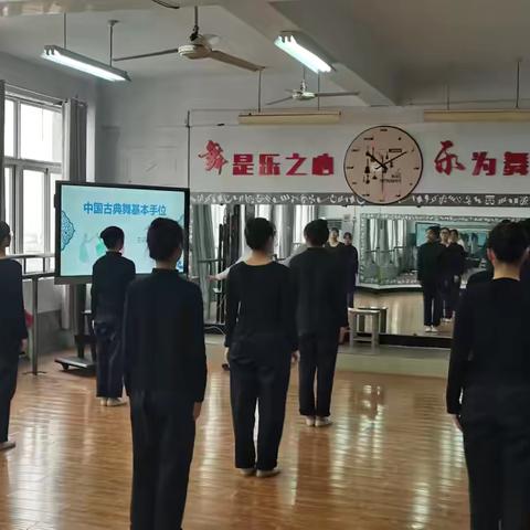 展风采 真教研 共成长 ——安阳市殷都区理工中等专业学校音乐组公开课纪实