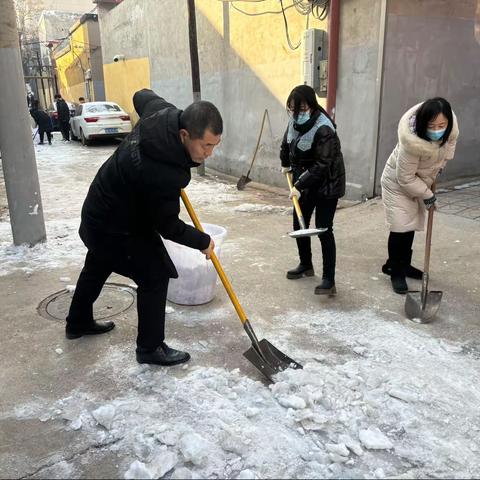 “解民忧，清积雪，保障出行暖人心” 武安市职教中心机电部开展清雪破冰活动