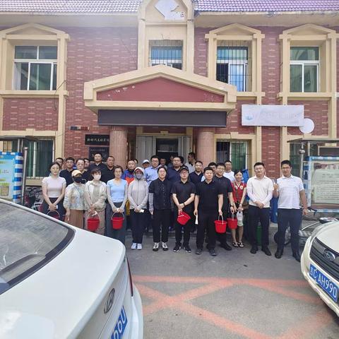 市委办开展社区志愿活动 助力鑫荣社区环境美化