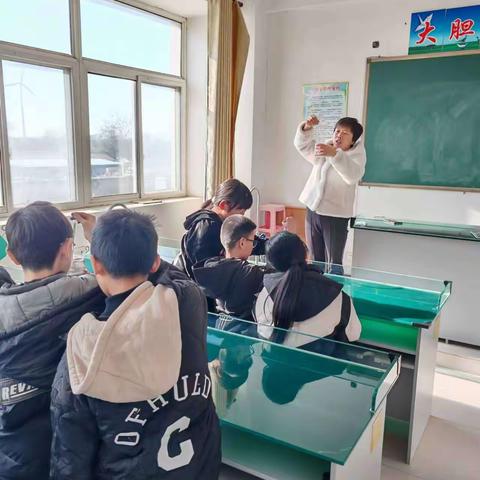 创新在我身边  科技点亮生活——王屯中心小学科学体验系列活动