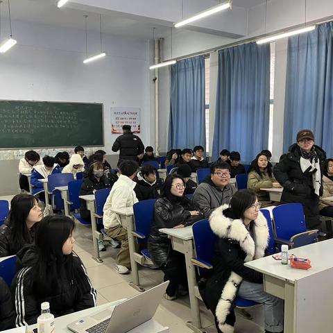 少年有梦，心向未来——智能1，2，3班大学生职业规划大赛