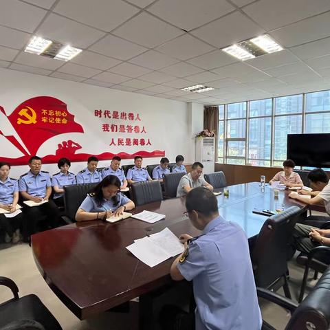 区市场监管局召开中心组理论学习会传达学习有关会议精神安排部署相关工作