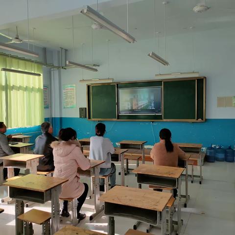 甄家小学组织语文教师学习活动