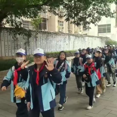 慧学“小先生” 问学在路上